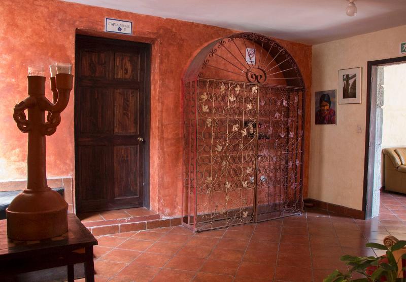 Hotel Y Galeria Uxlabil Antigua Exterior foto